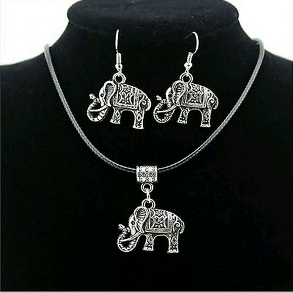 Tahitian Silver Elephant Necklace - Picture 2 of 3